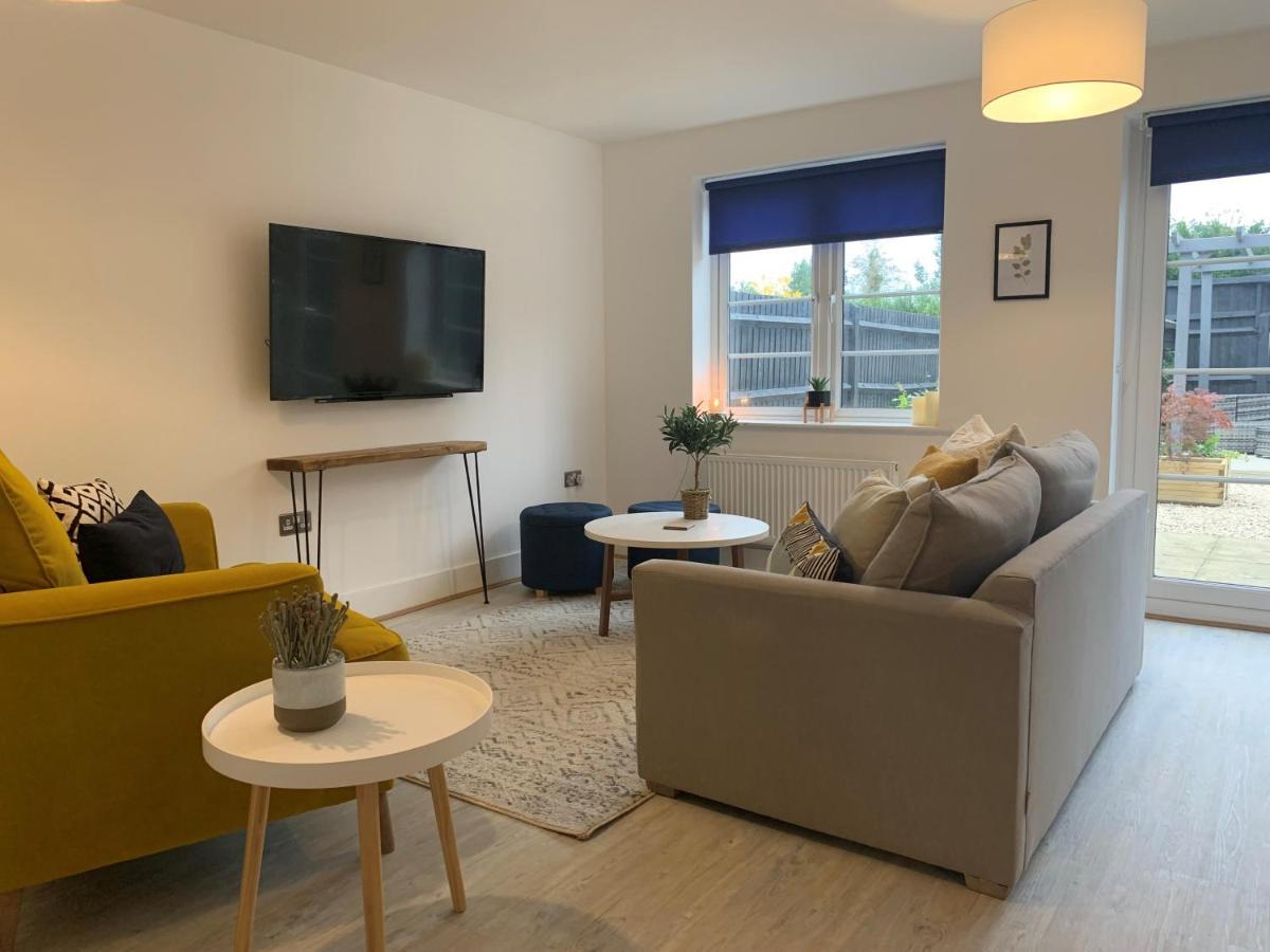 Stylish & Spacious 3 Bed House With 2 Free Car Parking Spaces Villa Appledram Exteriör bild