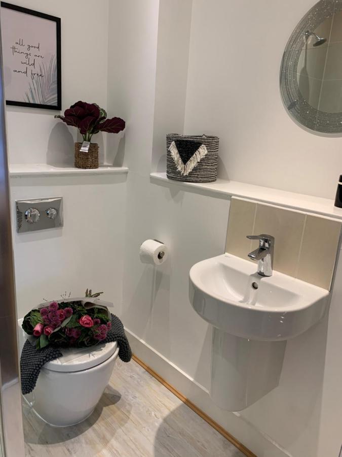Stylish & Spacious 3 Bed House With 2 Free Car Parking Spaces Villa Appledram Exteriör bild