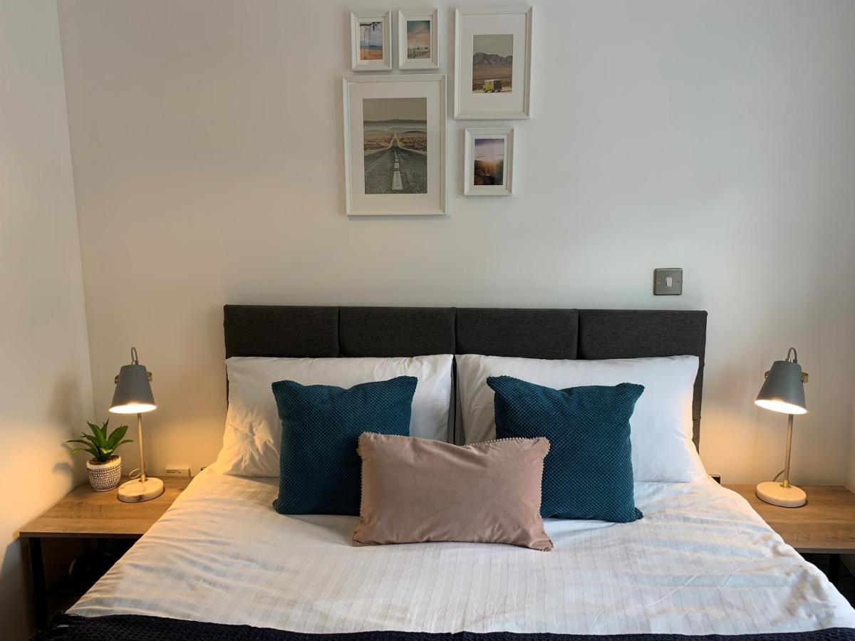 Stylish & Spacious 3 Bed House With 2 Free Car Parking Spaces Villa Appledram Exteriör bild