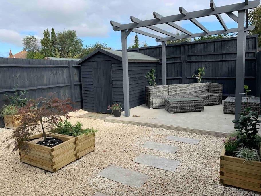 Stylish & Spacious 3 Bed House With 2 Free Car Parking Spaces Villa Appledram Exteriör bild
