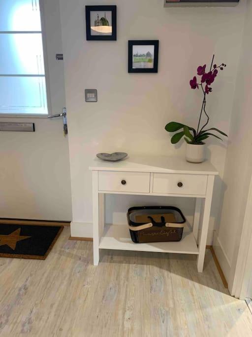 Stylish & Spacious 3 Bed House With 2 Free Car Parking Spaces Villa Appledram Exteriör bild