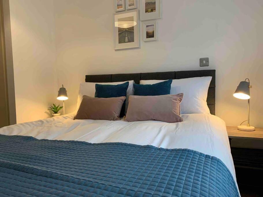 Stylish & Spacious 3 Bed House With 2 Free Car Parking Spaces Villa Appledram Exteriör bild