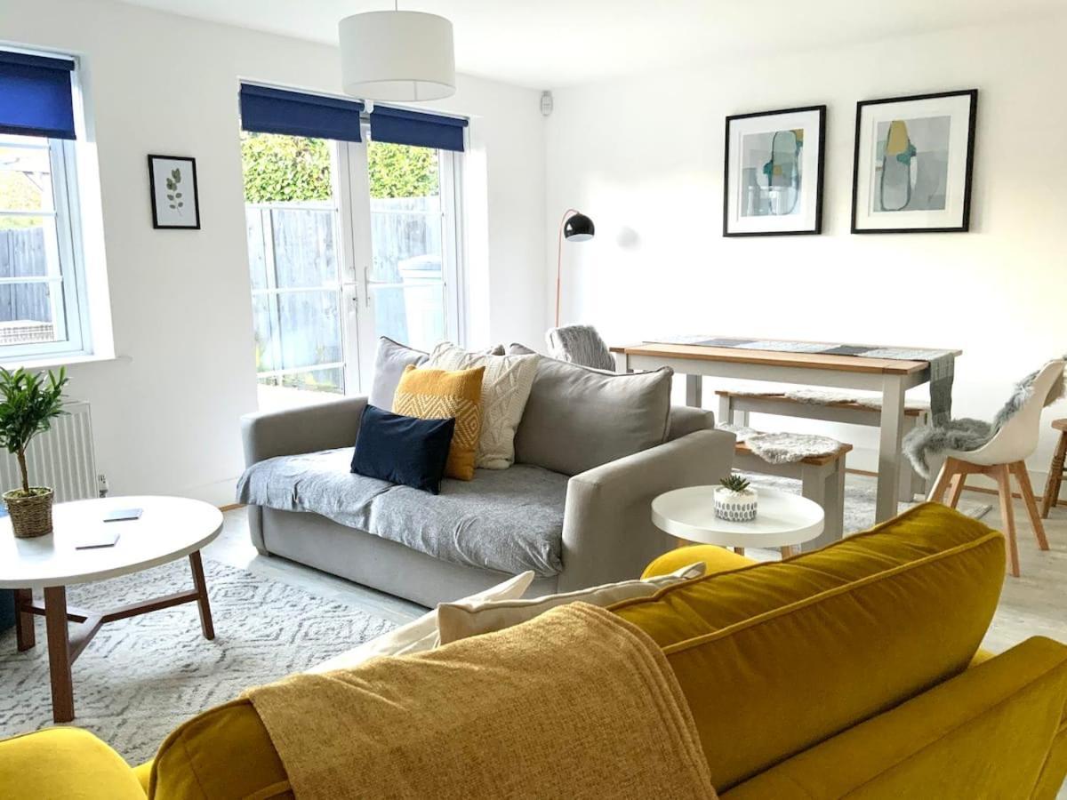 Stylish & Spacious 3 Bed House With 2 Free Car Parking Spaces Villa Appledram Exteriör bild